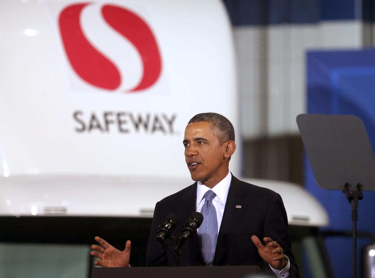 Photo of President Obama making the heavy truck fuel efficiency announcement