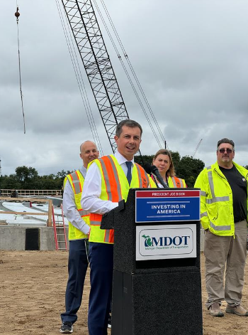 Secretary Buttigieg joined by Lansing Mayor Andy Schor, Representative Congresswoman Elissa Slotkin, and Operating Engineer Member Al Payne.