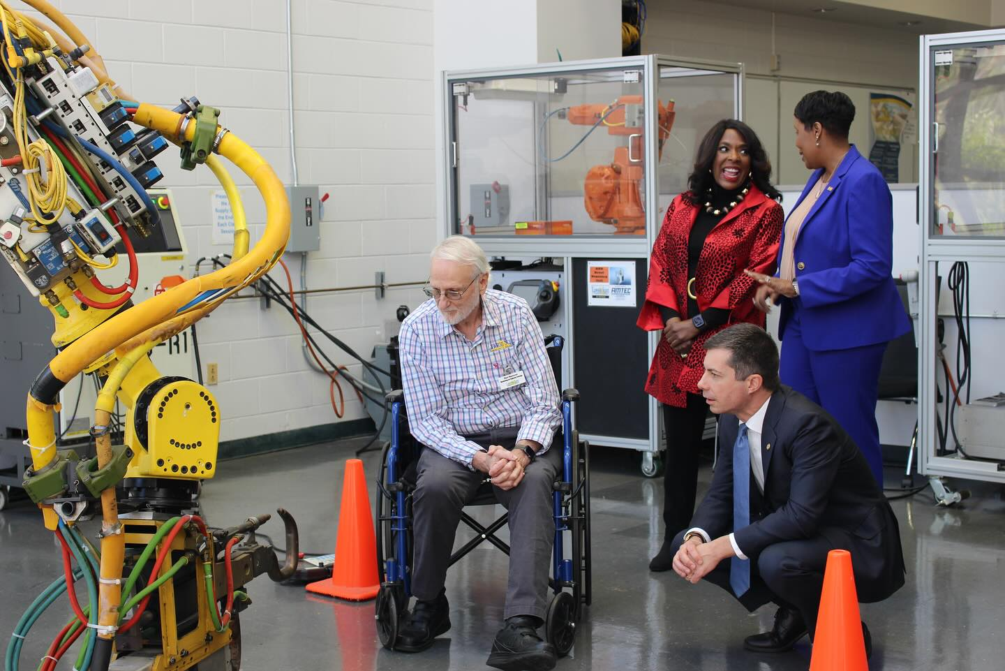 Secretary Buttigieg views training equipment at Lawson State Community College