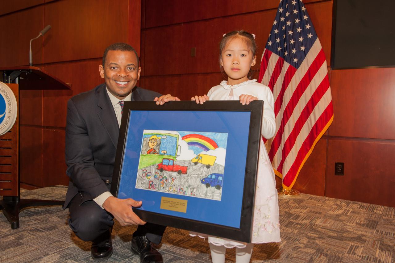 Photo of Secretary Foxx with Annie Yu