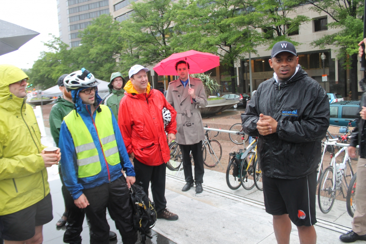 Photo of Secretary Foxx at Bike To Work Day event