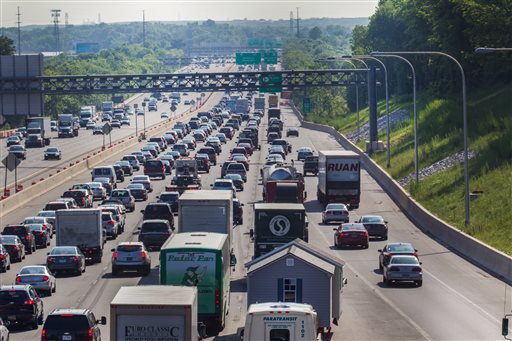 photo of re-routed traffic on I-95; credit AP Photo/The Wilmington News-Journal, Robert Craig