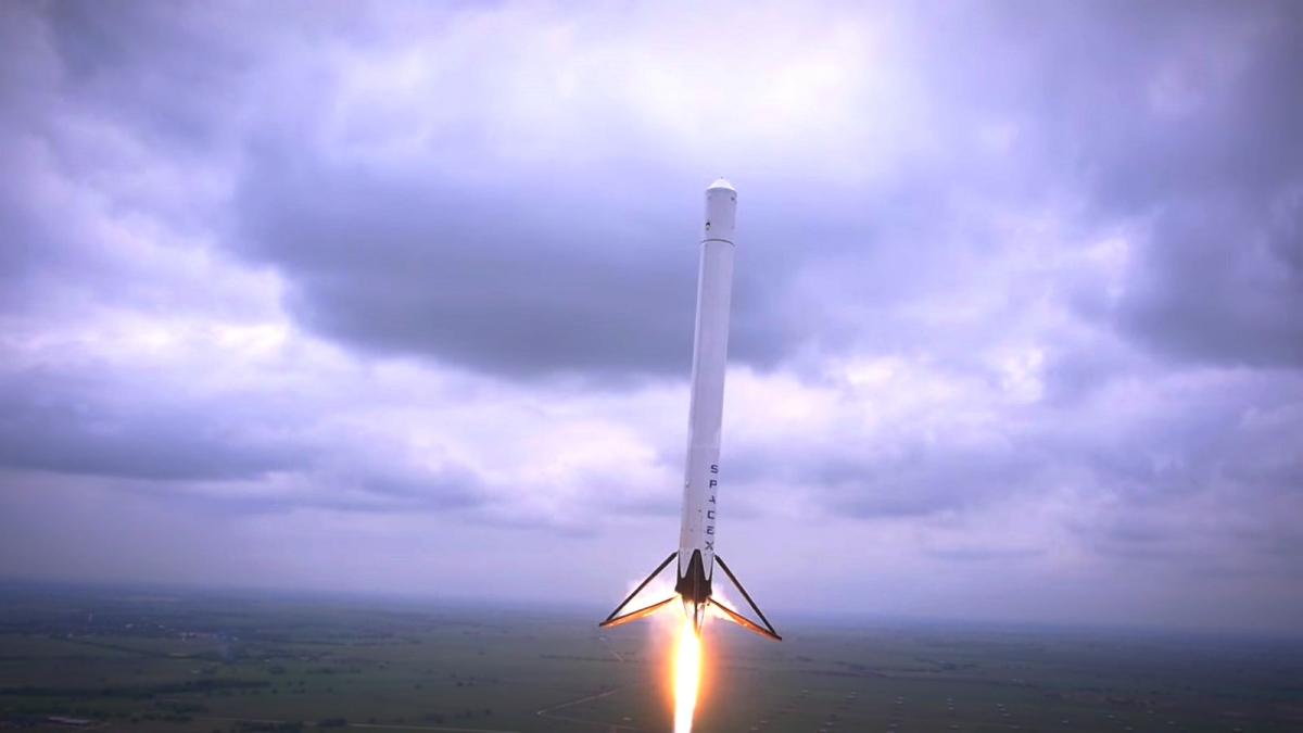 Space-X lands its Falcon 9